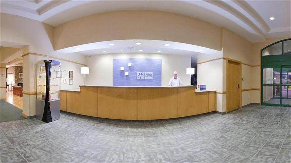 Holiday Inn Express Breezewood By Ihg Ngoại thất bức ảnh