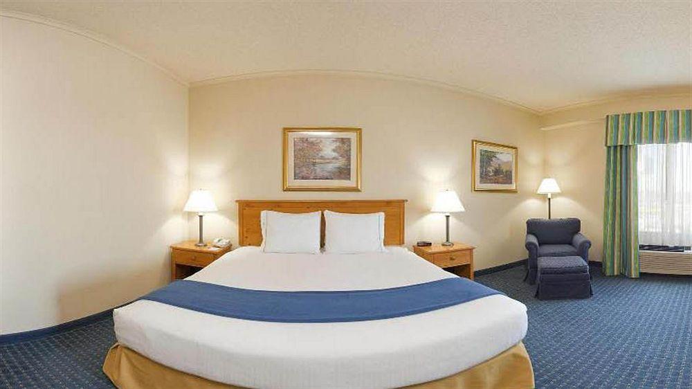Holiday Inn Express Breezewood By Ihg Ngoại thất bức ảnh