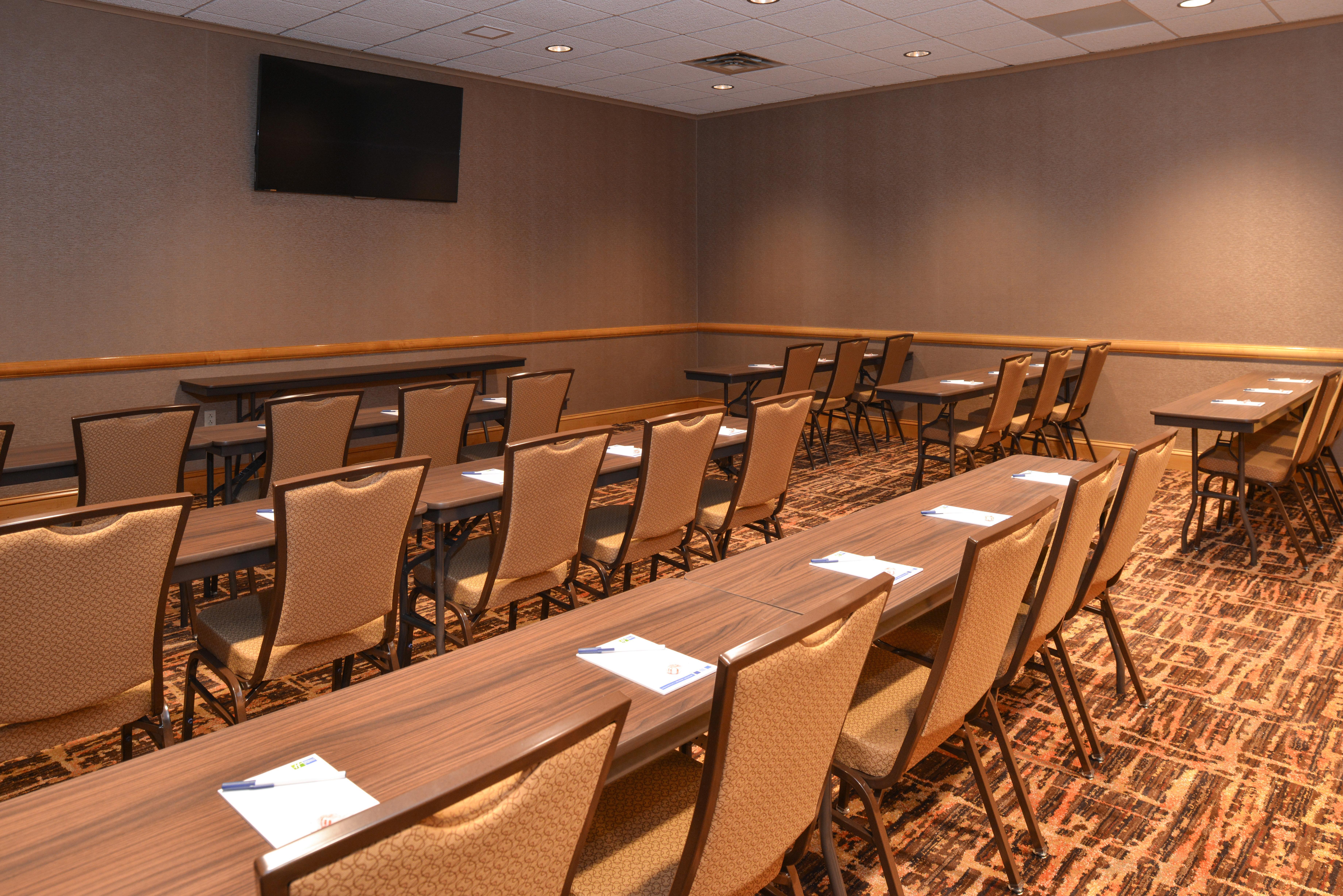 Holiday Inn Express Breezewood By Ihg Ngoại thất bức ảnh