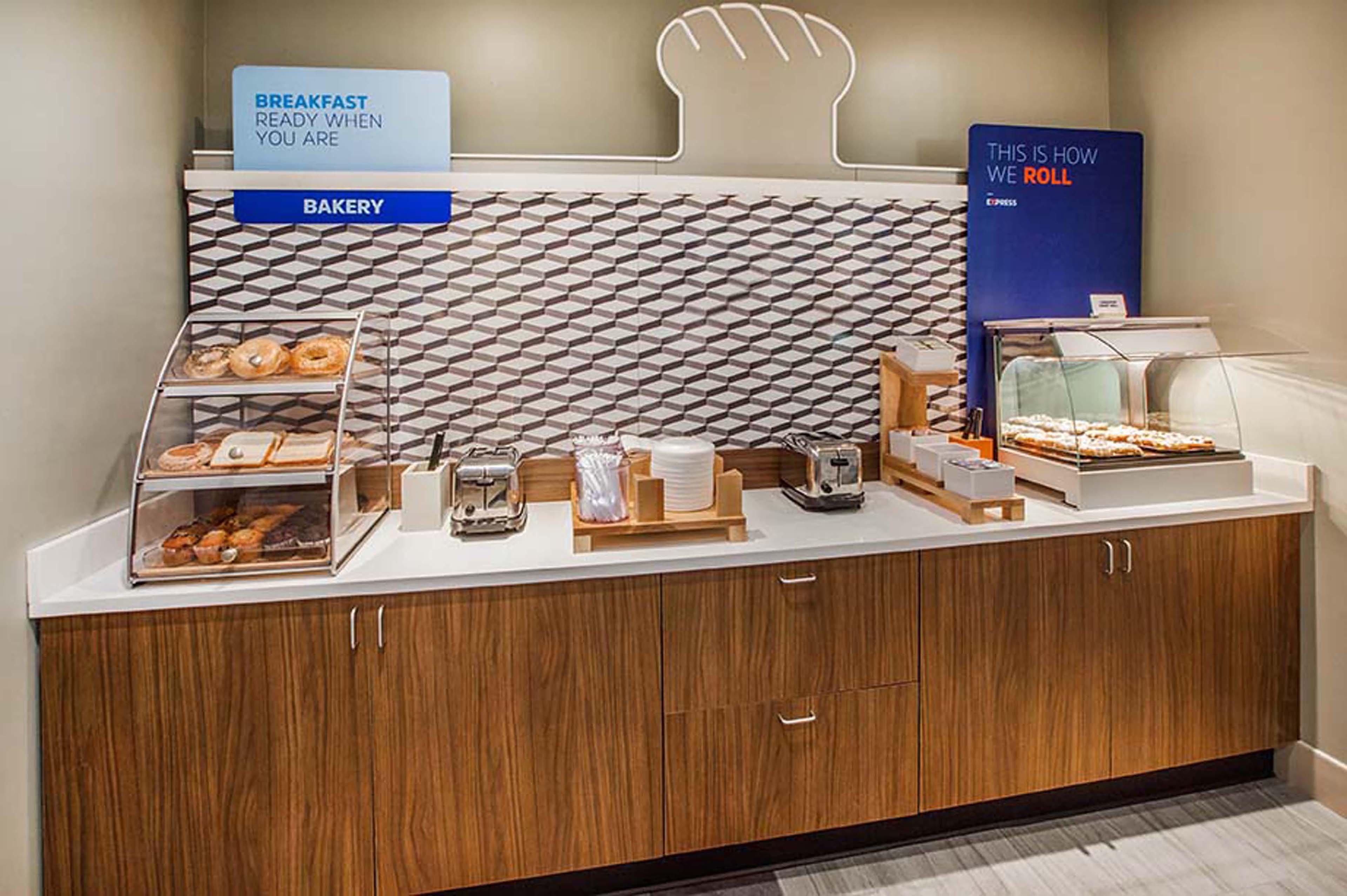 Holiday Inn Express Breezewood By Ihg Ngoại thất bức ảnh